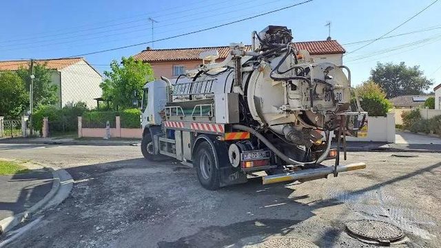 Nettoyage et pompage des déchets dangereux et hydrocarbures